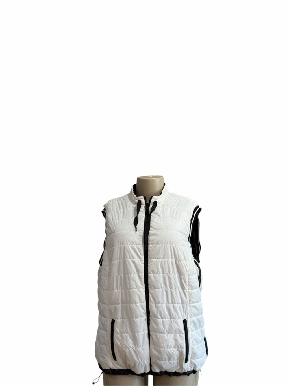 Thomas Rabe Reversible White Quilted Vest with Black Trim